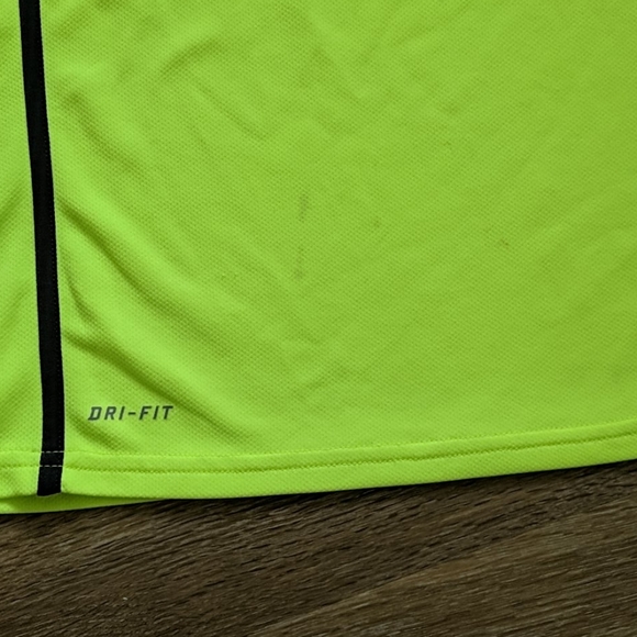 Nike Dri-Fit Athletic Shirt (Boys XL) - Picture 5 of 5